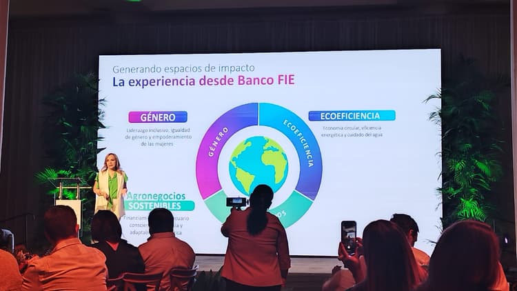 Imagen de portada: Banco FIE presenta FIEXPERTO, una estrategia destinada a promover los agronegocios sostenibles en Bolivia