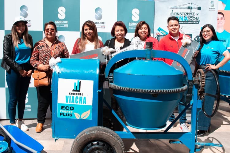 Imagen de portada: Cemento Viacha Eco Fuerte Plus de SOBOCE premia  a los ganadores del concurso “Construye y Gana”