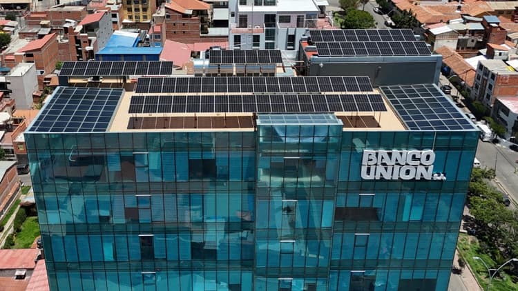 Imagen de portada: Banco Unión S.A. Impulsa la sostenibilidad con la instalación de paneles solares en sus edificios