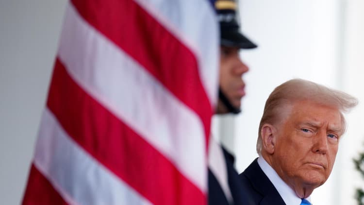 Imagen de portada: Trump amenaza con aranceles recíprocos para los países que actúen de forma "injusta" contra sus tecnológicas