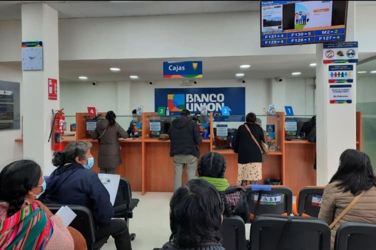 Imagen de portada: Bolivia escala en el ranking de inclusión financiera y enfrenta el desafío de mejorar el uso y acceso a servicios bancarios