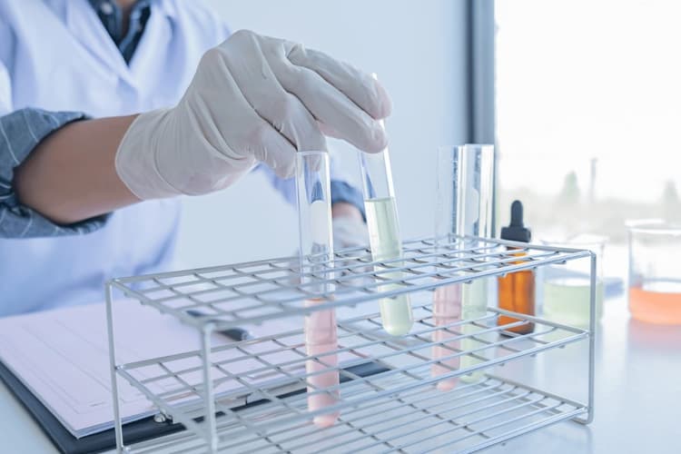 Imagen de portada: Industria Farmacéutica boliviana en la encrucijada