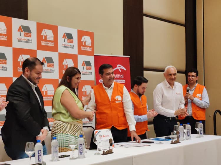 Imagen de portada: ConstruRed de SOBOCE continua su expansión y firma alianza con Importadora Monterrey, que beneficiará a ferreteros y consumidores 