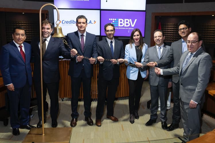 Imagen de portada: San Lucas, una empresa del grupo Sinchi Wayra, logra la colocación  de pagarés en la Bolsa por 70 millones de bolivianos en tiempo récord