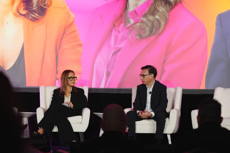 Imagen de portada: Sergio Asbún, CEO del Banco Económico, destaca en Fintech Americas 2025 con una innovadora visión sobre banca digital