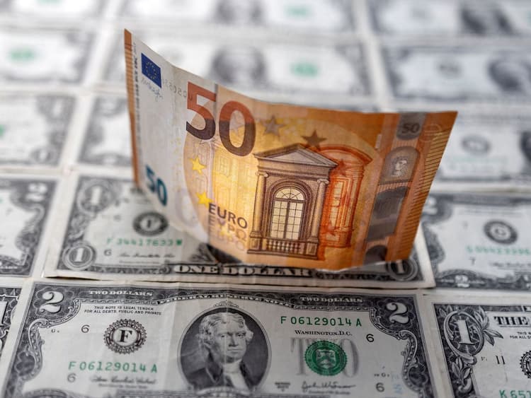Imagen de portada: El euro cruza la barrera de los 1,14 dólares por primera vez desde 2022