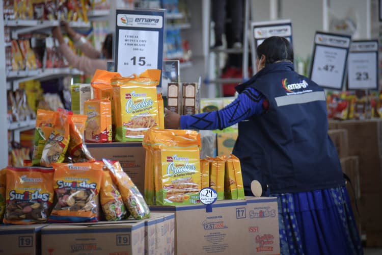 Imagen de portada: El consumidor boliviano cambia hábitos de consumo y aplica estrategias para navegar la inflación