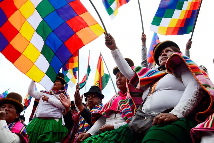 Imagen de portada: El péndulo de la historia: Así es la larga construcción de la narrativa boliviana, desde la  mirada de Robert Brockmann