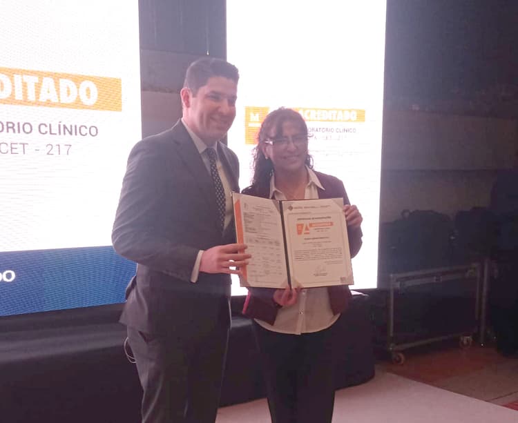 Imagen de portada: Plexus hace historia en Bolivia: primer laboratorio privado con acreditación ISO 15189