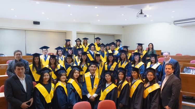 Imagen de portada: La Fundación Mercantil Santa Cruz – “Puedes Creer” celebra en La Paz a una nueva generación de graduados del Programa Becas