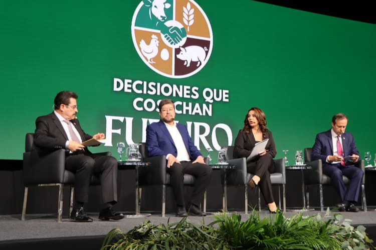 Imagen de portada: Diésel a Bs 5 y un 'Pacto de Salvación', las propuestas de los candidatos presidenciales en el Foro Agropecuario de la CAO