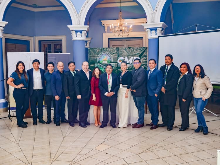 Imagen de portada: Cooperativa de ahorro y crédito abierta magisterio rural R.L. lanza tres seguros innovadores de seguros masivos para proteger a la población tarijeña 