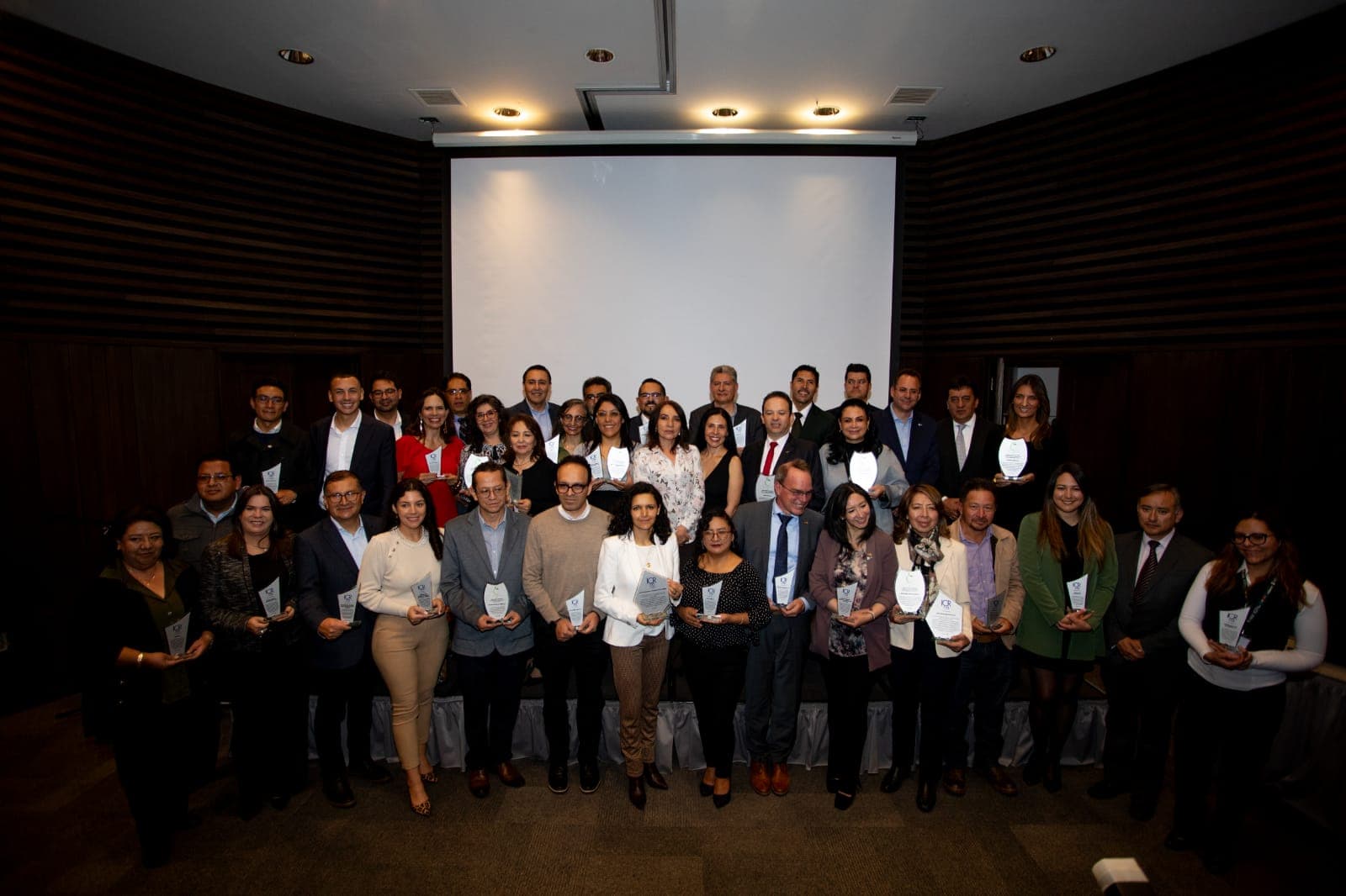 ICR celebra su 17 aniversario y premia a empresas comprometidas con la transparencia, rendición de cuentas y el desarrollo sostenible de Bolivia y LATAM 