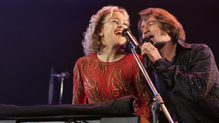 Imagen de portada: Hugh Jackman y Kate Hudson protagonizan “Song Sung Blue: Sueño Inquebrantable”, un homenaje al amor y a la perseverancia