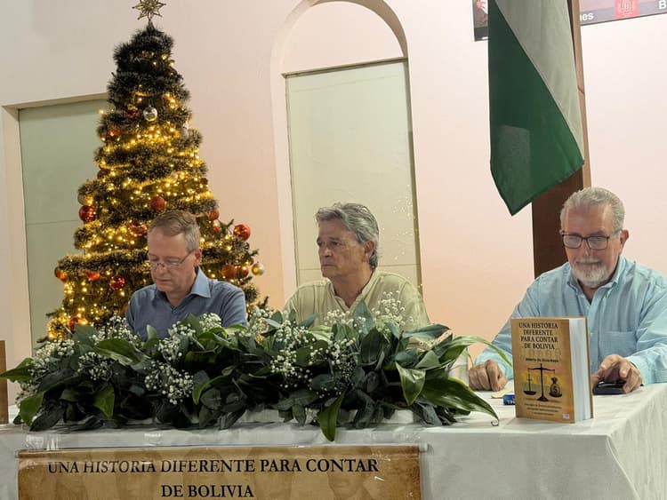 Imagen de portada: Bolivia frente al espejo: El libro que desnuda dos siglos de poder, repite lo que callamos y exige romper el ciclo