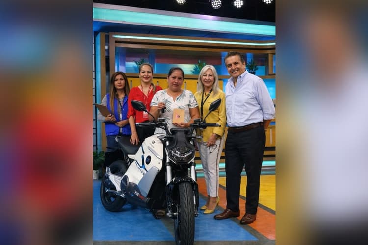 Imagen de portada: El ahorro sigue premiando: Banco Económico entrega la séptima motocicleta y sortea la segunda vagoneta en febrero