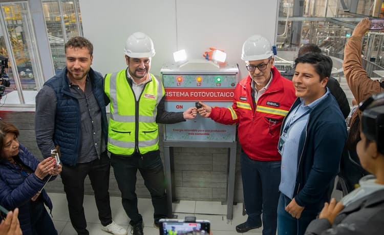 Imagen de portada: Embol inaugura sistema fotovoltaico en su planta de El Alto