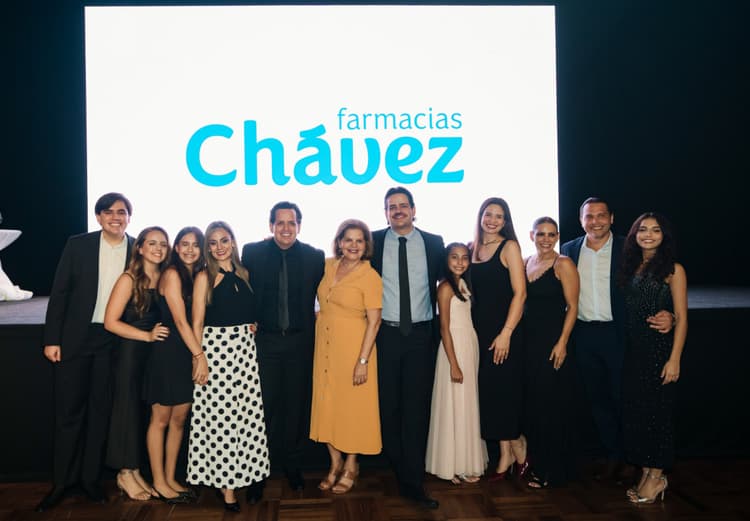 Imagen de portada: FARMACIAS CHÁVEZ CELEBRA 38 AÑOS DE CRECIMIENTO Y CONSOLIDA EL GRUPO CHÁVEZ