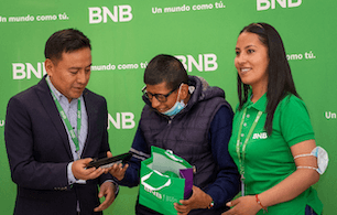 Imagen de portada: BNB entrega lentes en El Alto