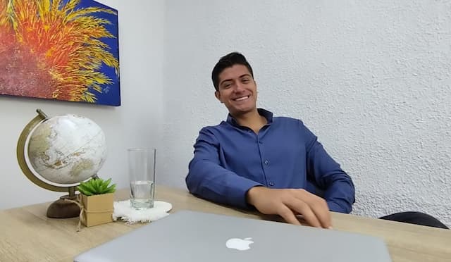 Imagen de portada: Sebastián Galindo, con una corta edad y la visión de tener por lo menos un emprendimiento en marcha