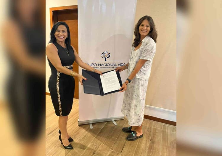 Imagen de portada: Nacional Seguros beneficia a mujeres jóvenes con becas para el programa “Tecnológicas” de Impacto Social