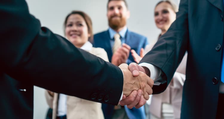 Imagen de portada: ¿Desarrollar RSE o filantropía corporativa? Acciones empresariales ganan stakeholders