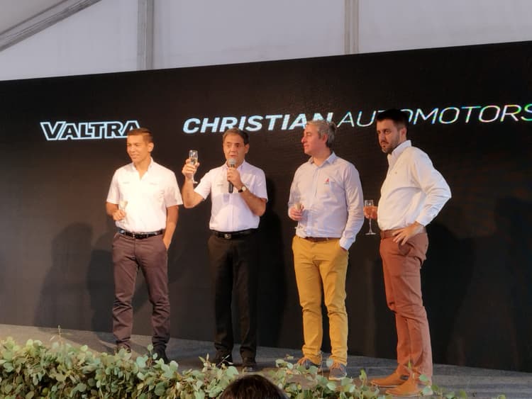 Imagen de portada: Valtra, de la mano de Christian Automotors, inaugura salón de exposición, en la zona norte de Santa Cruz