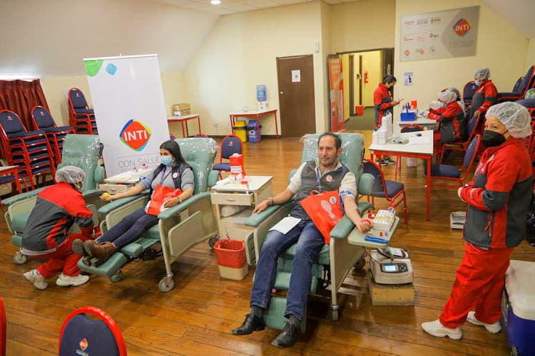 Imagen de portada: ¨Héroes sin capa¨, la campaña de sensibilización y donación de sangre de Droguería INTI S.A. 