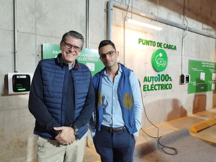 Imagen de portada: Inauguración de los Cargadores Eléctricos BYD en el Edificio Empresarial Manzana 40 en la ciudad de Santa Cruz