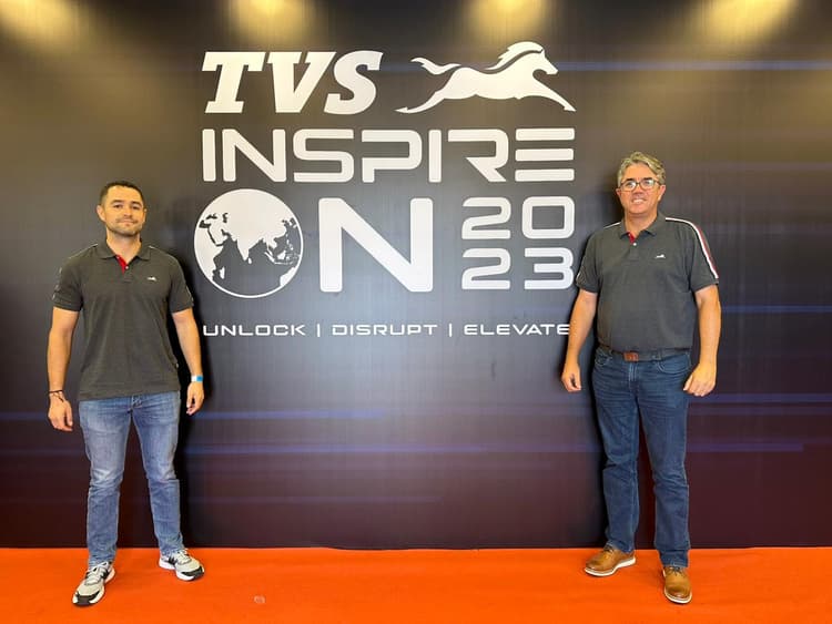 Imagen de portada: TVS lanza su revolucionario crossover eléctrico premium en Dubai y ejecutivos de SACI acompañan el hito
