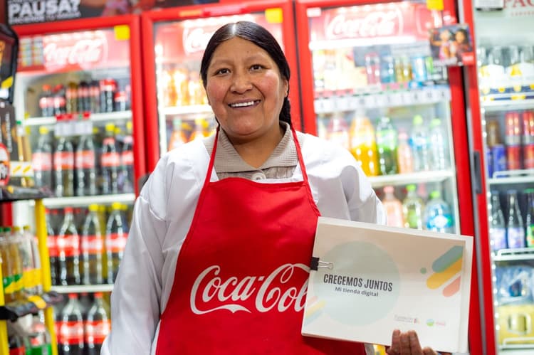 Imagen de portada: “Crecemos juntos”, el programa de la Fundación Coca-Cola de Bolivia para impulsar la transformación digital de las PYMEs