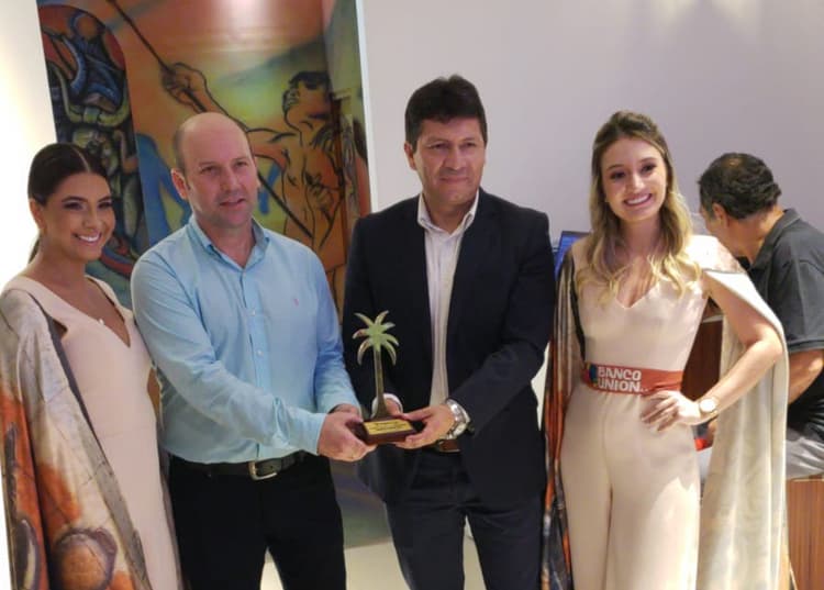 Imagen de portada: Banco Unión se hace acreedor de la Palmera Dorada