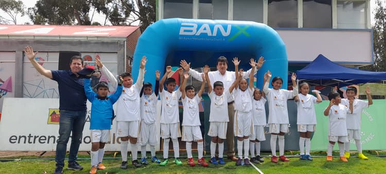 Imagen de portada: “Puedes Crees” junto a la Fundación Real Madrid, Fundación Alalay y TIGO, realizaron el cierre de la gestión del programa “Entrenando Valores” 