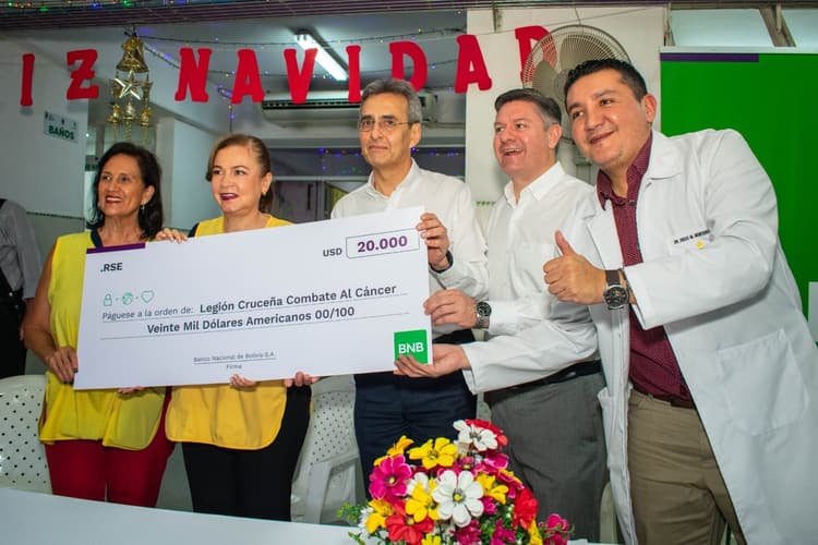 Imagen de portada: El BNB brinda apoyo a menores y familias del Hospital Oncológico de Santa Cruz