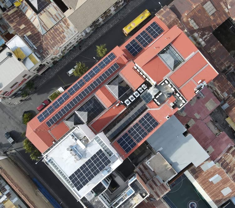 Imagen de portada: BancoSol inaugura su primer sistema fotovoltaico en su Oficina Nacional de La Paz y arranca su ruta de transición energética