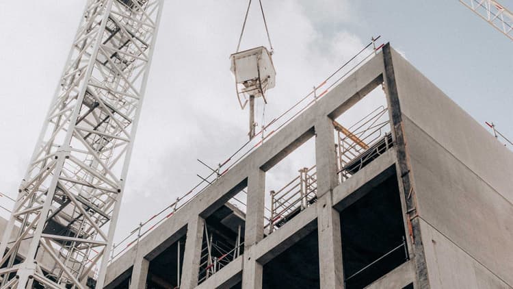 Imagen de portada: Construcción, desempeño todavía modesto