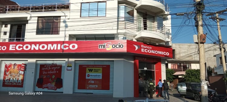 Imagen de portada: El Banco Económico inaugura la agencia “PANAMERICANA” en Cochabamba, para mejorar la experiencia del cliente