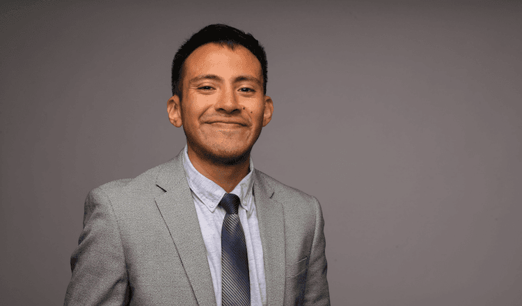 Imagen de portada: Economista boliviano se gradúa de Harvard con reconocimiento y proyecta su carrera profesional