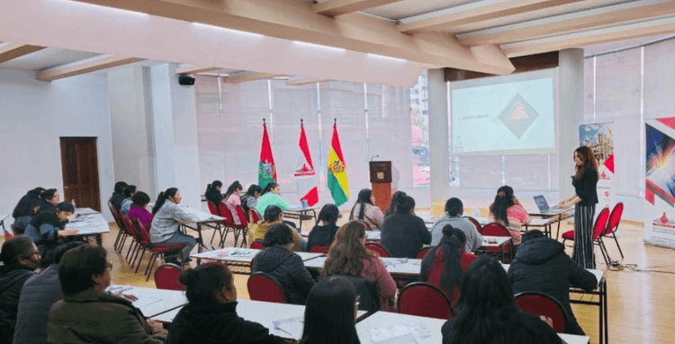 Imagen de portada: SOBOCE junto a Red Hábitat y la UMSA capacitan a más de 60 mujeres constructoras