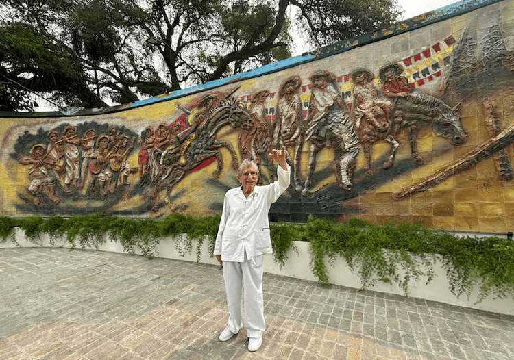Imagen de portada: El mural Tradiciones Cruceñas de Lorgio Vaca renace en Los Tajibos: Un legado restaurado como regalo a Santa Cruz