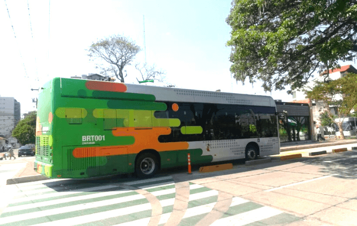 Imagen de portada: Primeros buses BTR llegan a Santa Cruz